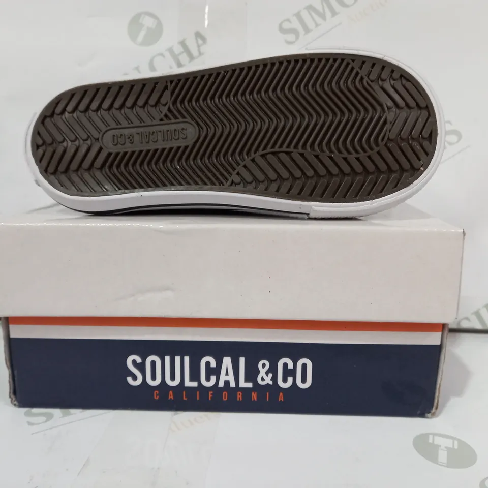 BOXED PAIR OF SOULCAL & CO CANVAS LOW KIDS SHOES IN NAVY UK SIZE 9