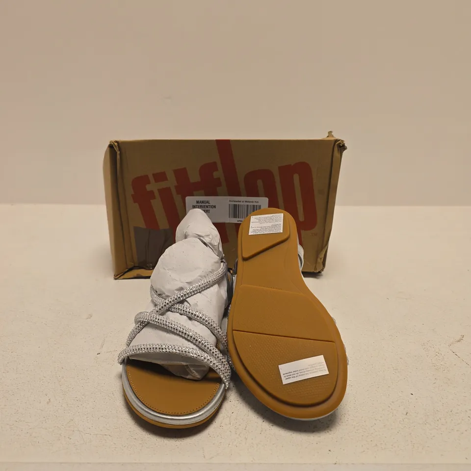 FITFLOP WOMEN'S STRAPPY SANDALS – WHITE/SILVER WITH RHINESTONE STRAPS SIZE UK 3