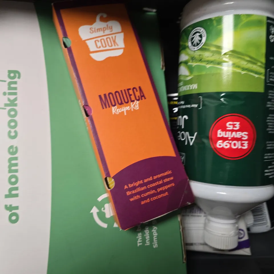 APPROXIMATELY 8 ASSORTED FOOD & DRINK ITEMS TO INCLUDE - BRANSTON BEANS , DRIP WATER , ALOE PURA JUICE ETC