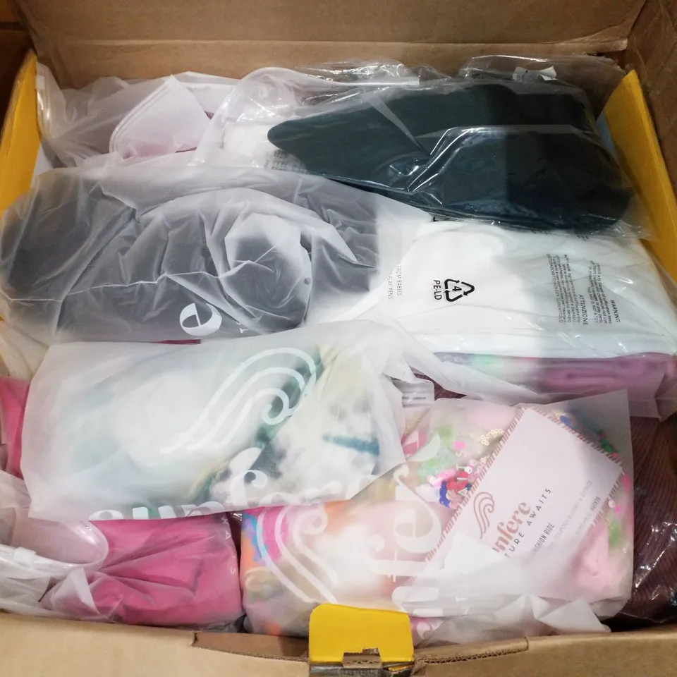 BOX CONTAINING ASSORTED CLOTHING 