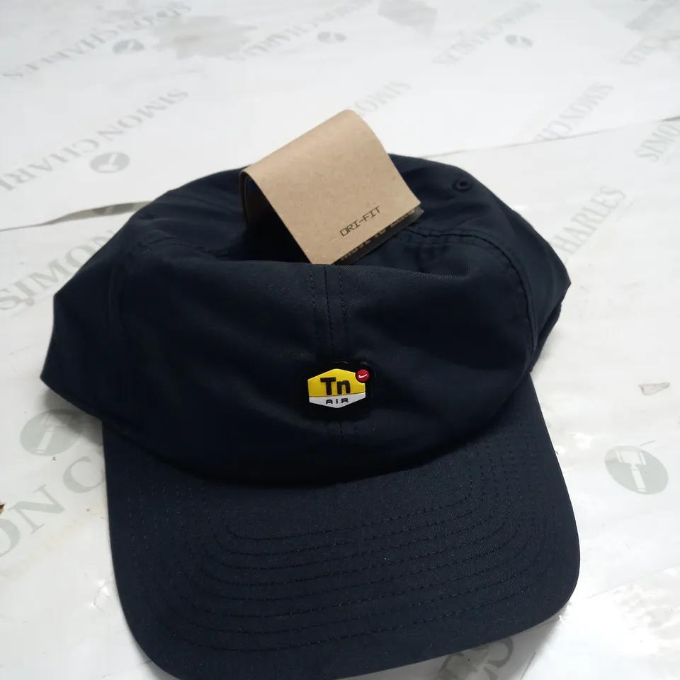 NIKE AIR TN BLACK CAP 