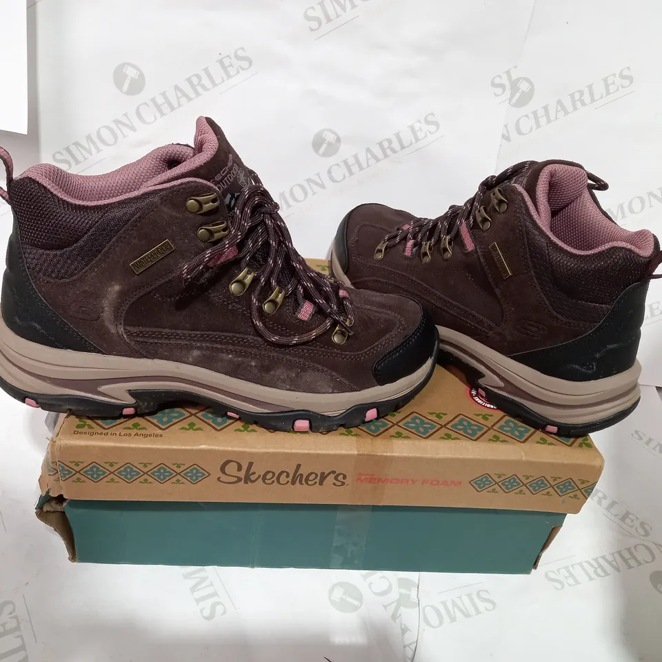 BOXED PAIR OF SKECHERS CHOCOLATE WATERPROOF BOOT - SIZE 6  - SIZE 