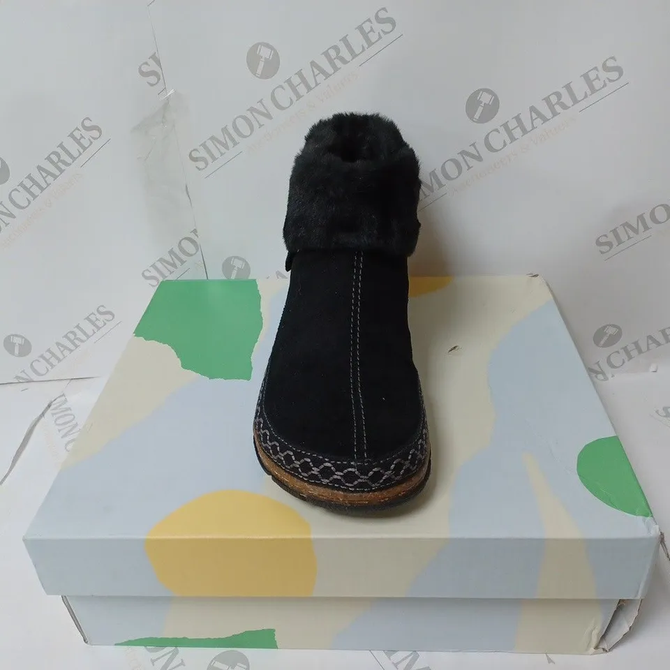 BOXED PAIR OF EARTH ORIGINS EMMALYN BLACK BOOTIES - SIZE 6