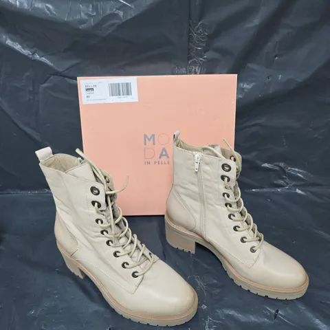 BOXED PAIR OF MODA IN PELLE BELLZIE CREAM LEATHER LACE UP LEATHER ANKLE BOOT SIZE 40