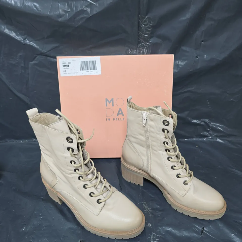 BOXED PAIR OF MODA IN PELLE BELLZIE CREAM LEATHER LACE UP LEATHER ANKLE BOOT SIZE 40