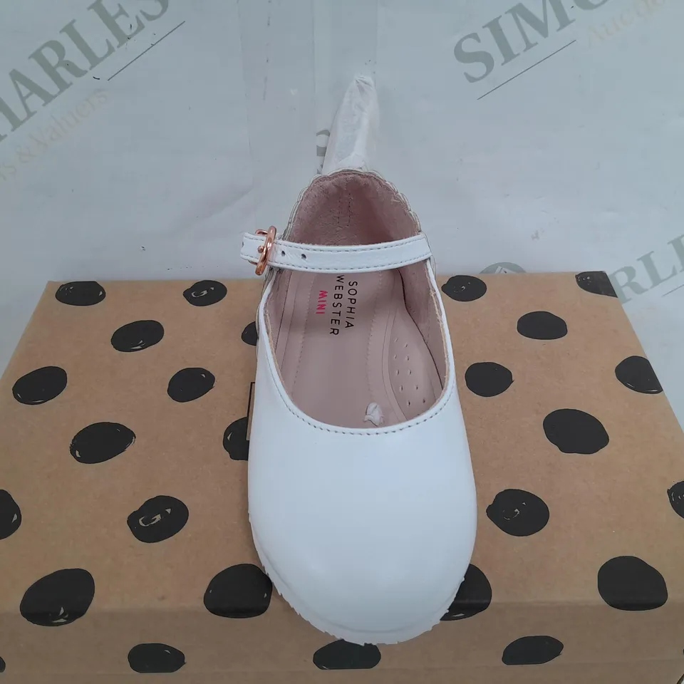 BOXED PAIR OF SOPHIA WEBSTER MINI EVANGELINE BUCKLE SHOES IN WHITE & ROSE GOLD COLOUR - KIDS SIZE 23