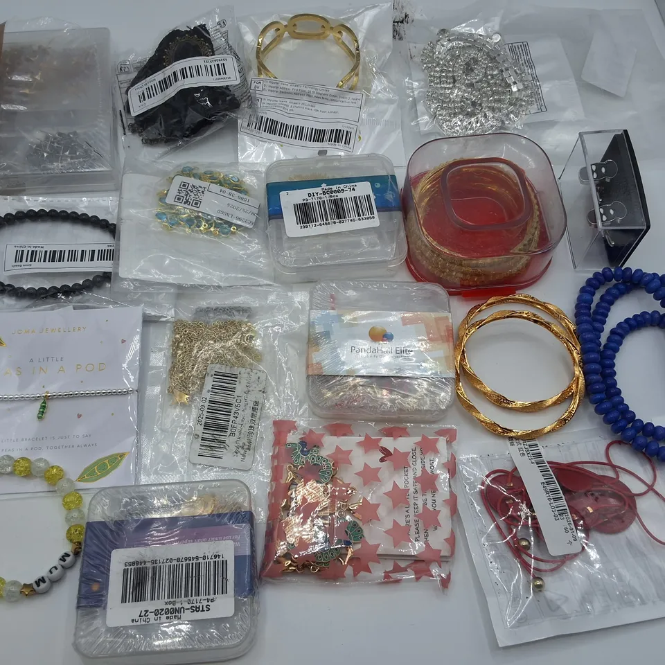 LOT OF ASSORTED JEWELLERY ITEMS TO INCLUDE BRACELETS, CUFF LINKS AND NECKLACES