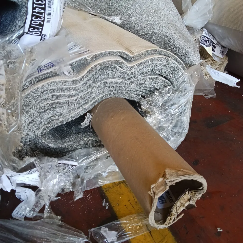 ROLL OF QUALITY ADDICTION LICHEN CARPET //APPROX SIZE: 5.00 X 11.35m