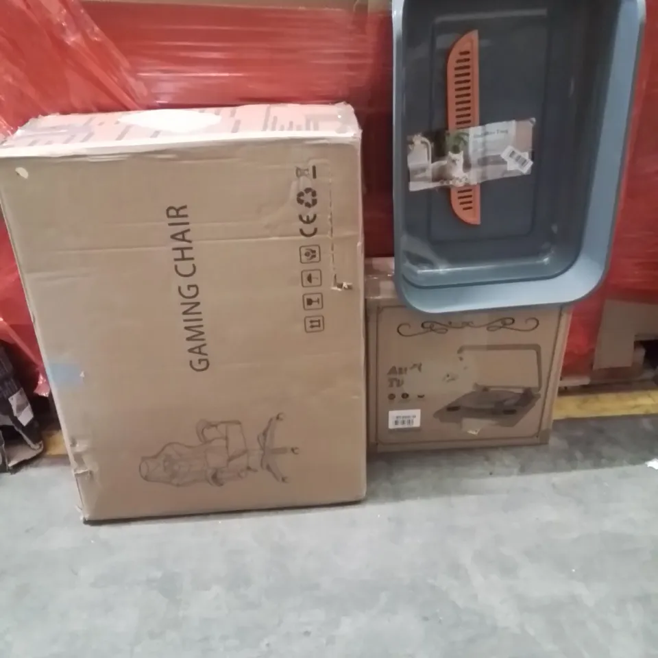 PALLET OF ASSORTED HOUSEHOLD GOODS AND PRODUCTS TO INCLUDE;CAT LITTER TRAY,AUDIO TURNTABLE,GAMING CHAIR 