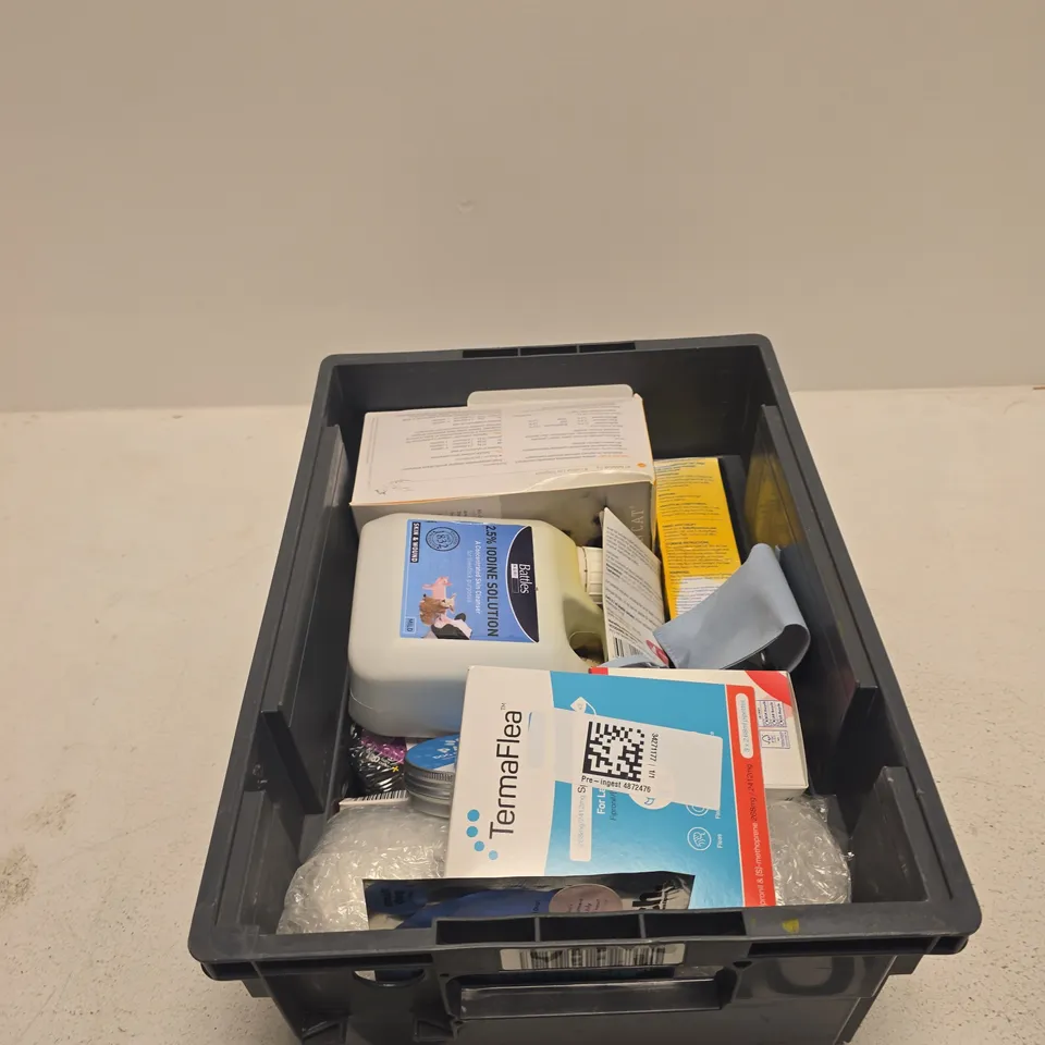 TOTE OF APPROXIMATELY 15 ASSORTED ITEMS TO INCLUDE: EQUINE LIQUID HOOF DRESSING 