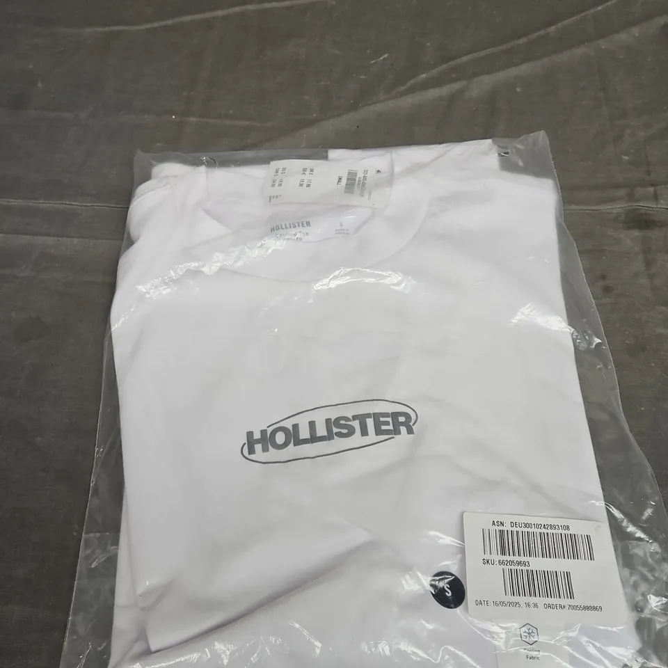 BAGGED HOLLISTER LOGO TEE - SIZE SMALL