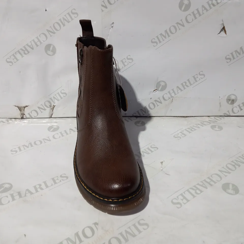 BOXED PAIR OF WESTLAND ZIP UP ANKLE BOOTS IN BROWN EU SIZE 40