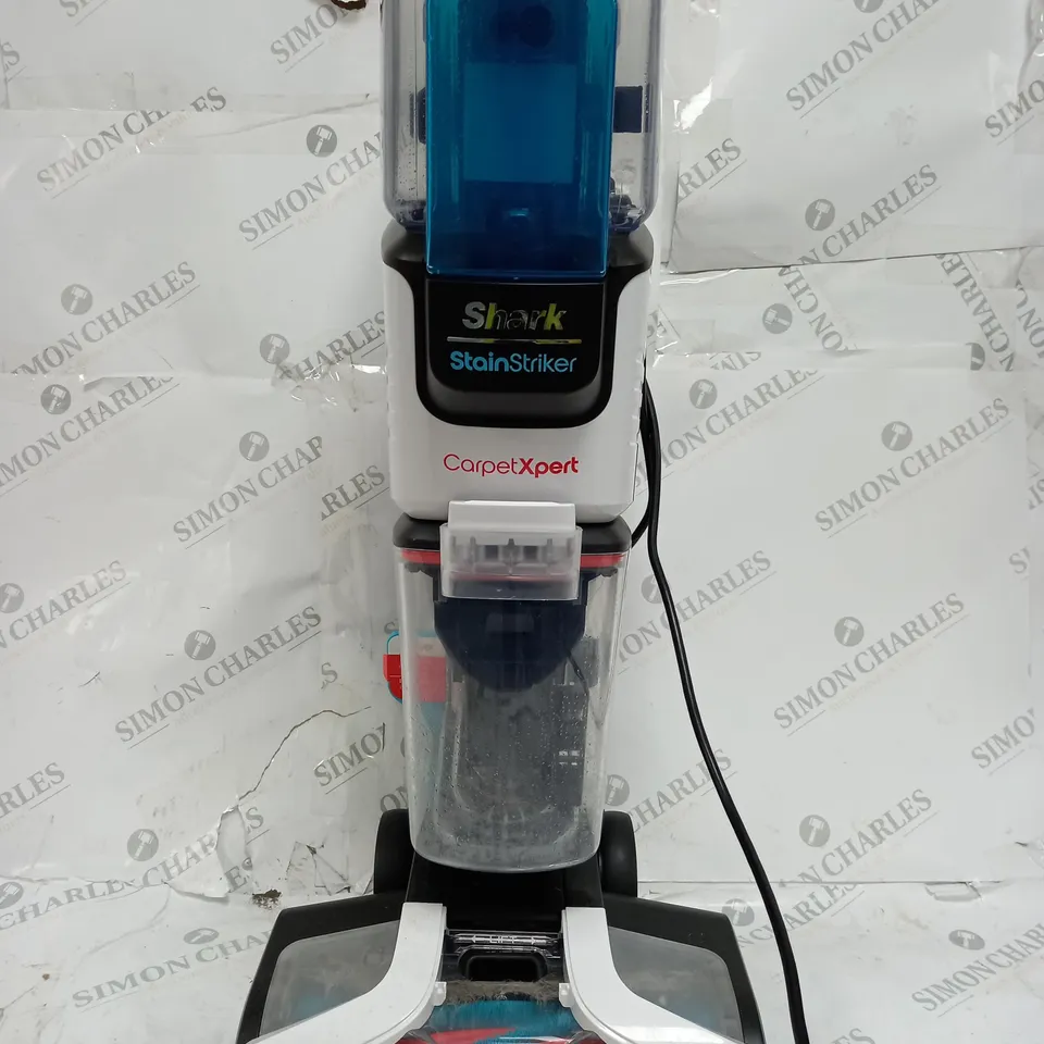 SHARK CARPET XPERT DEEP CARPET CLEANER & BUILT IN STAIN STRIKER EX200UK
