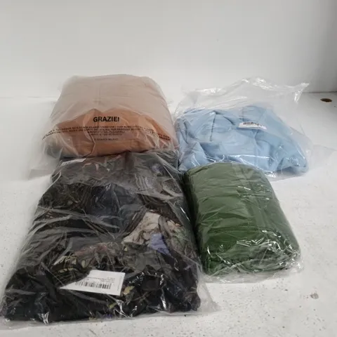 BOX OF APPROXIMATELY 20 ASSORTED CLOTHING ITEMS OF VARIOUS STYLES AND SIZES