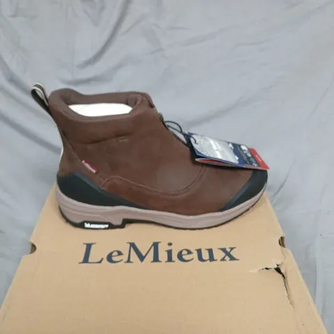 BOXED LEMIEUX TREK ZIP BOOTS IN BROWN - UK 8
