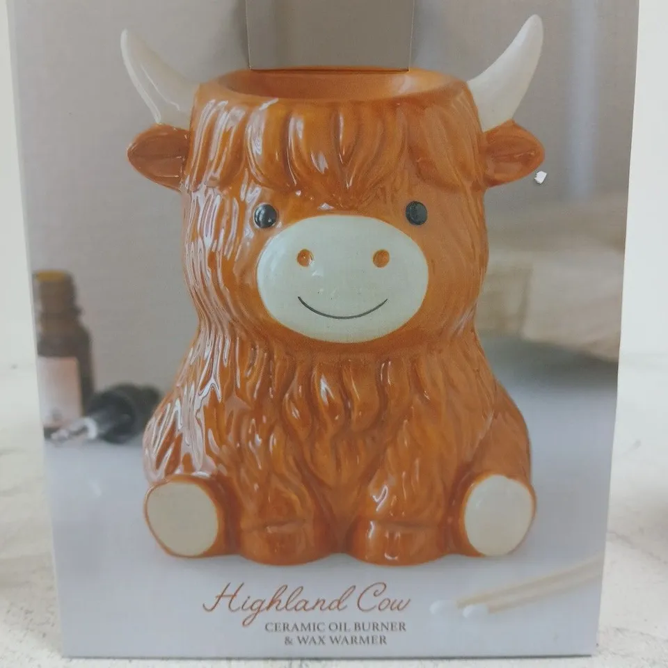 HIGHLAND COW CERAMIC OIL BURNER & WAX WARMER (ORANGE)