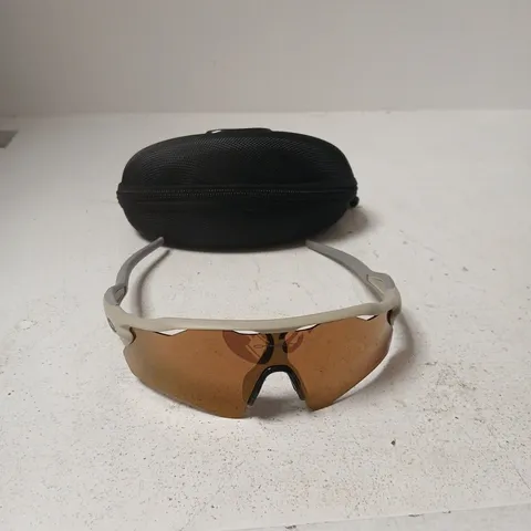 BOXED OAKLEY WRAP ROUND SUNGLASSES WITH CASE 