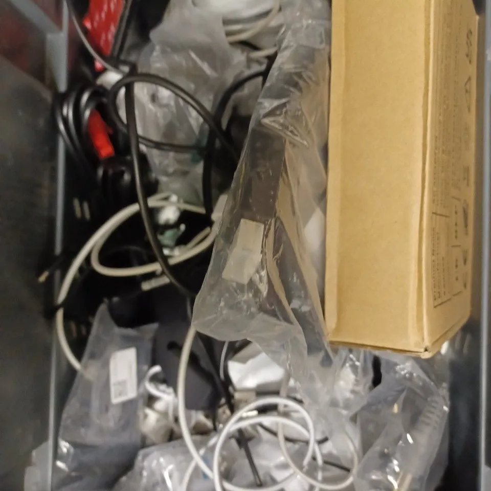 BOX OF APPROXIMATELY 20 ASSORTED HOUSEHOLD & ELECTRICAL ITEMS TO INCLUDE BT ROUTER, MINI SHAVER, CHARGING CABLES ETC 