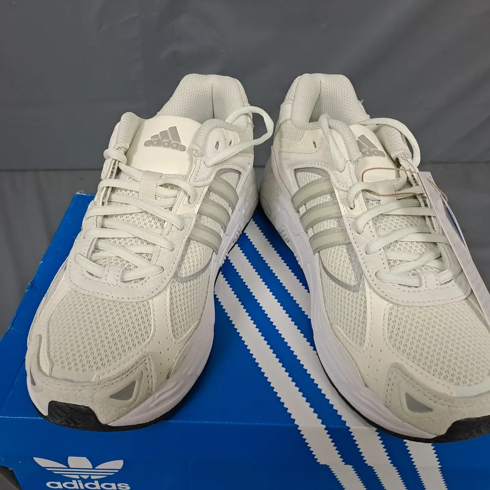 BOXED PAIR OF ADIDAS RESPONSE CL SHOES IN WHITE - UK 7