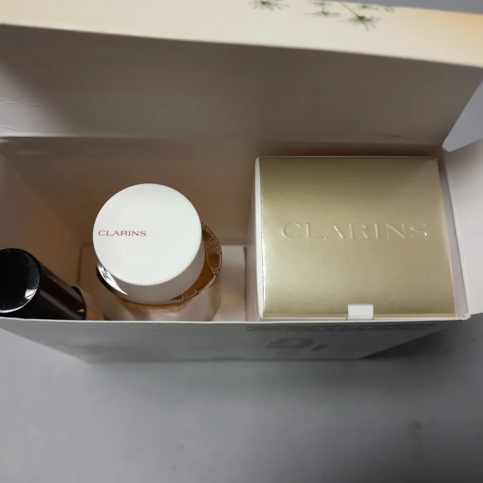BOXED CLARINS EYE COLLECTION