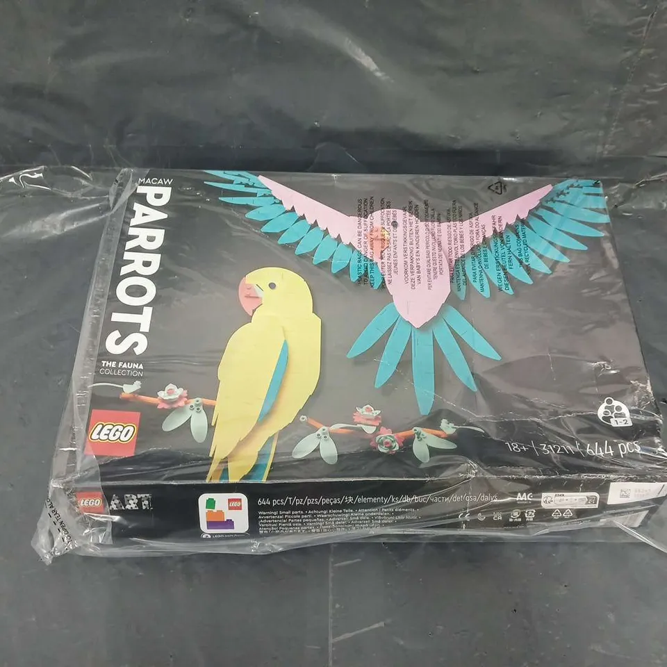 LEGO THE FAUNA COLLECTION PARROTS MACAW - 31211