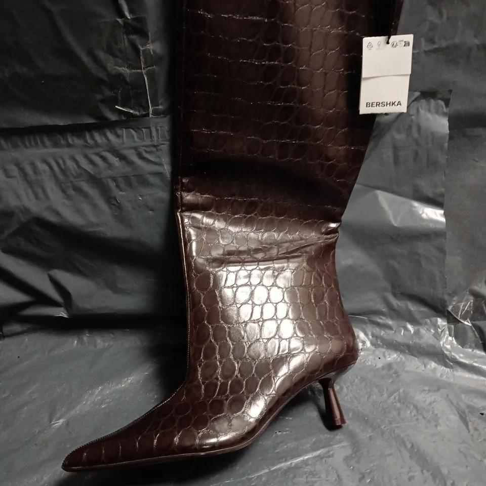 UNBOXED BERSHKA BROWN NAKE SKIN EFFECT BOOTS - UK 8