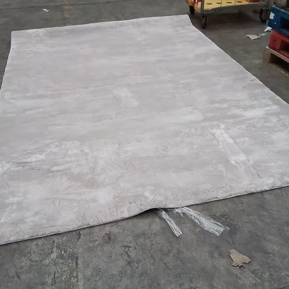 QUALITY DESIGNER AREA RUG - APPROXIMATELY 290X200CM