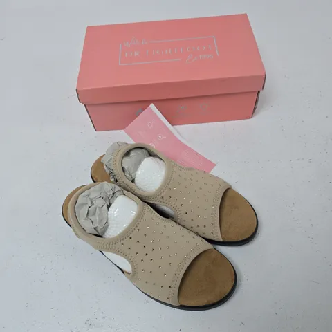 UK 5 DR LIGHTFOOT WIDE FIT TAUPE SANDALS