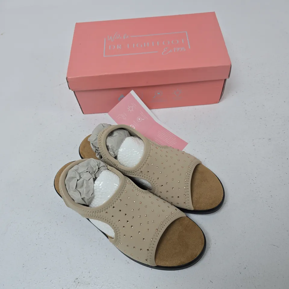 UK 5 DR LIGHTFOOT WIDE FIT TAUPE SANDALS