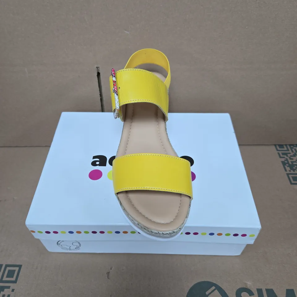 ADESSO MONICA BUCKLE STRAP WEDGE SANDAL SIZE 7