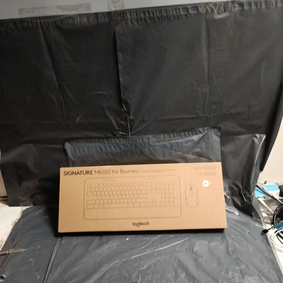 LOGITECH SIGNATURE MK650 FOR BUSINESS KEYBOARD & MOUSE – WHITE – BOXED