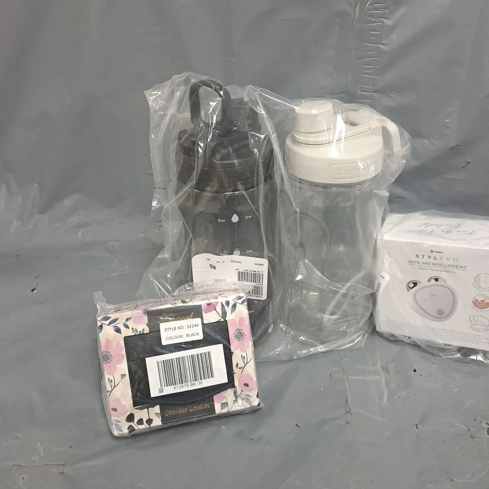 APPROXIMATELY 14 ASSORTED ITEMS TO INCLUDE ASHWOOD LEATHER PURSE, FACIAL TONING DEVICE, LOCKNLOCK WATER BOTTLES, ETC