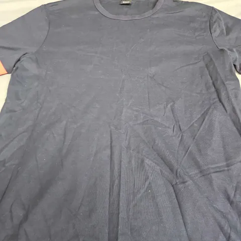 HUGO BOSS CASUAL TEE - SIZE XL