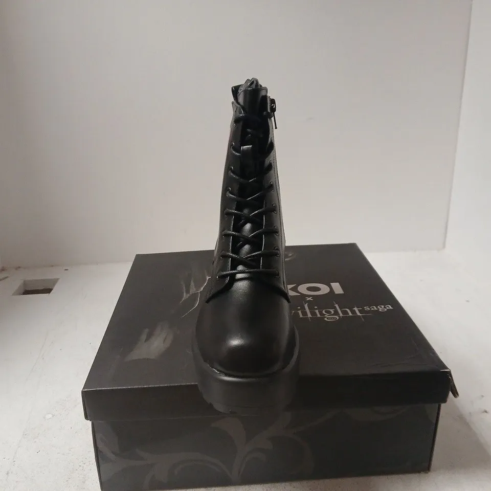 KOI TEAM JACOB MILITARY BOOTS – BLACK PLATFORM BOOTS, UK 5 (BOXED)