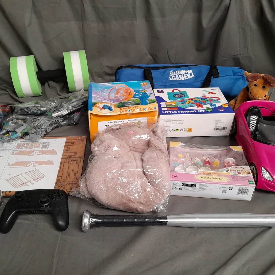 BOX OF APPROX 15 ASSORTED TOYS AND GAMES TO INCLUDE - NINTENDO CONTROLLER, BARBIE CAR, AND LITTLE FISHING SET ETC. 