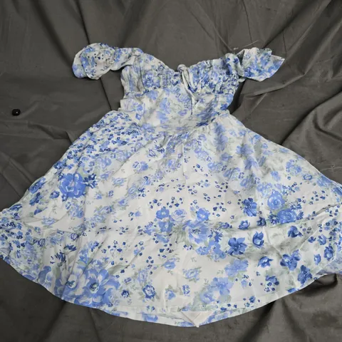 HOLLISTER OPEN BACK ROMPER DRESS IN BLUE FLORAL SIZE S