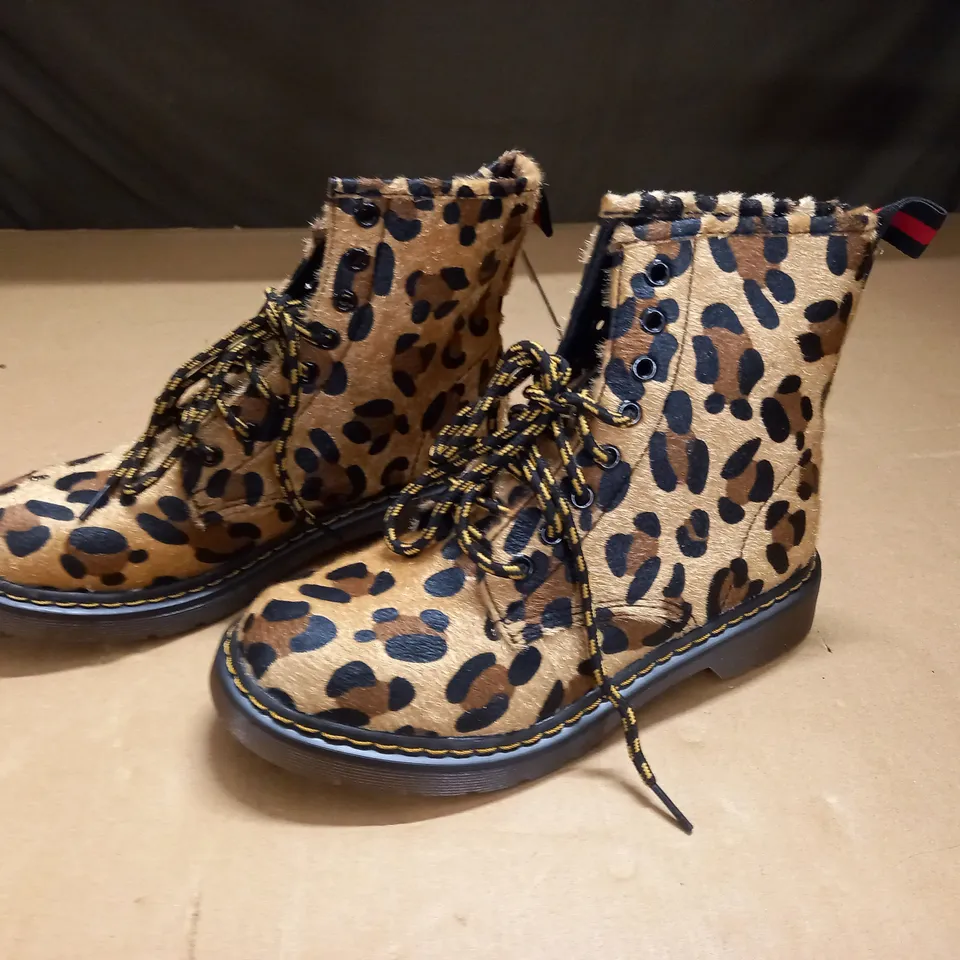 PAIR OF LEOPARD PRINT BOOTS - 38