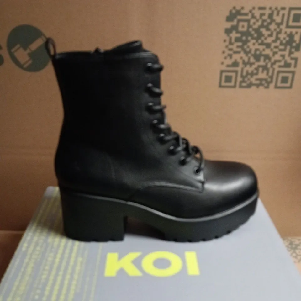 BOXED KOI GIN PLATFORM MILITARY BOOTS – BLACK LEATHER-LOOK, LACE-UP WITH SIDE ZIP - 5 / 38