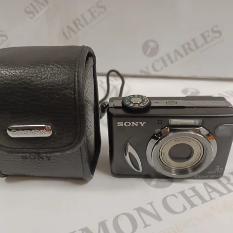 UNBOXED SONY CYBER SHOT 7.2MP CAMERA - DSC-W17 + CASE