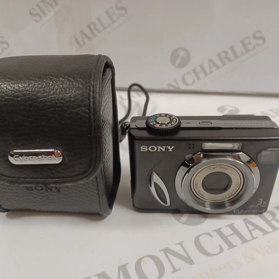 UNBOXED SONY CYBER SHOT 7.2MP CAMERA - DSC-W17 + CASE