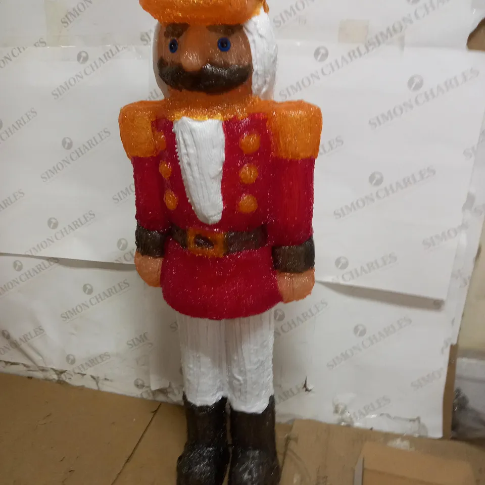 NUTCRACKER WITH TIMER ICE WHITE LEDS
