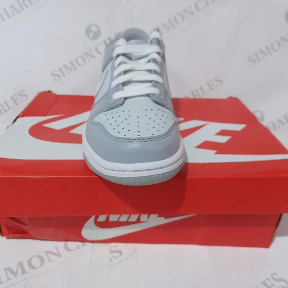 BOXED PAIR OF NIKE DUNK LOW (GS) SHOES IN GREY/PALE BLUE UK SIZE 5.5