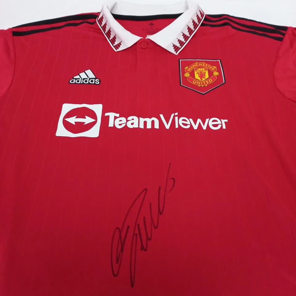 MANCHESTER UNOITED FC HOME SHIRT - SIGNED BY CRISTIANO RONALDO