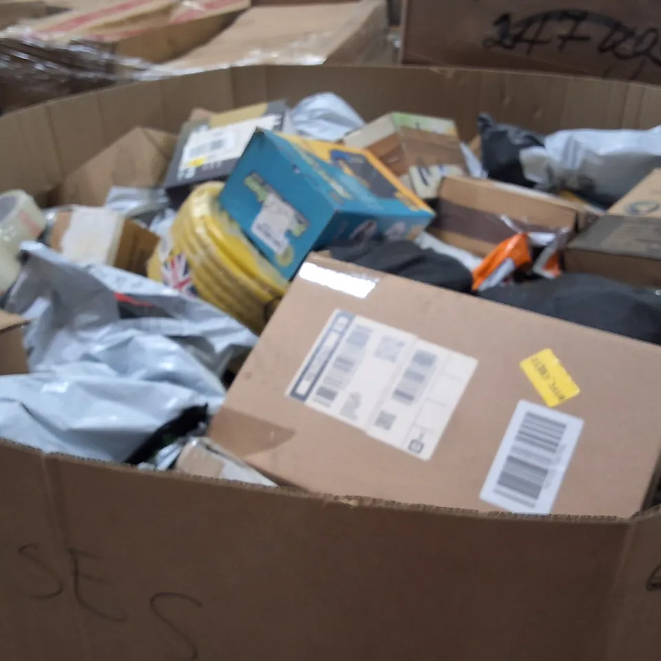 PALLET CONTAINING A LARGE QUANTITY OF HOSES