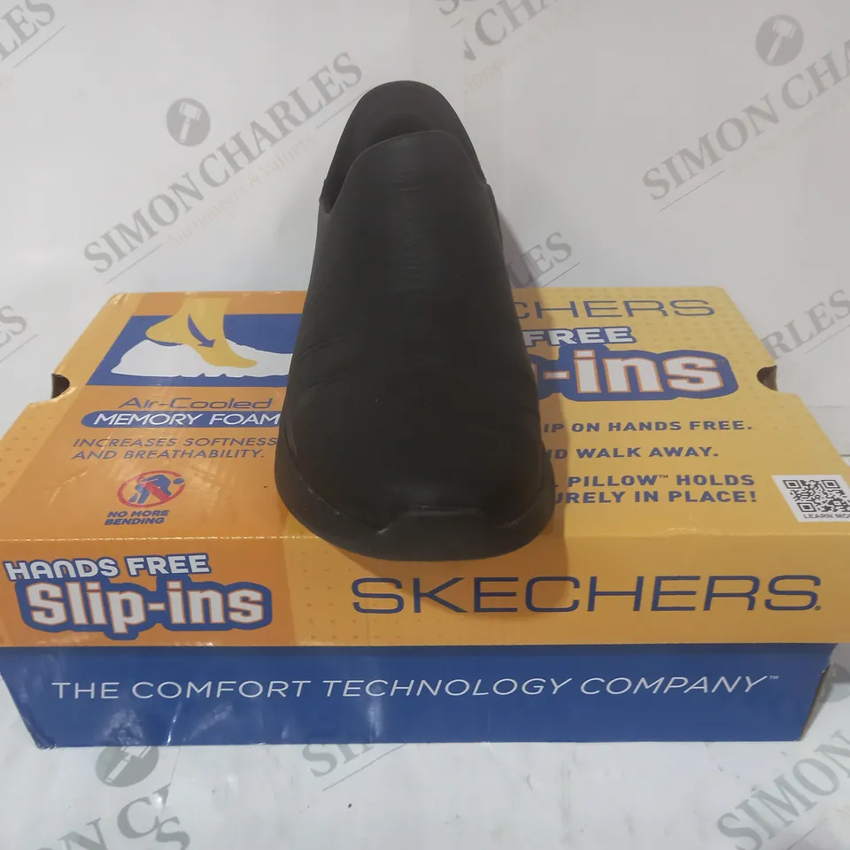 BOXED PAIR OF SKECHERS HANDS FREE SLIP-INS IN BLACK UK SIZE 4