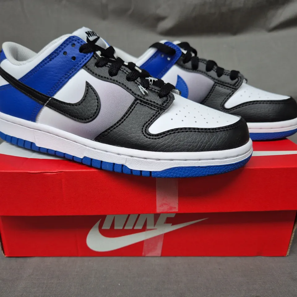 BOXED PAIR OF NIKE DUNK LOW GS SHOES IN BLACK/WHITE/BLUE UK SIZE 5