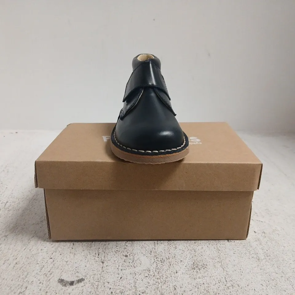 BOXED PAIR OF PISAMONAS KID'S SHOES IN MIDNIGHT NAVY SIZE EU 29