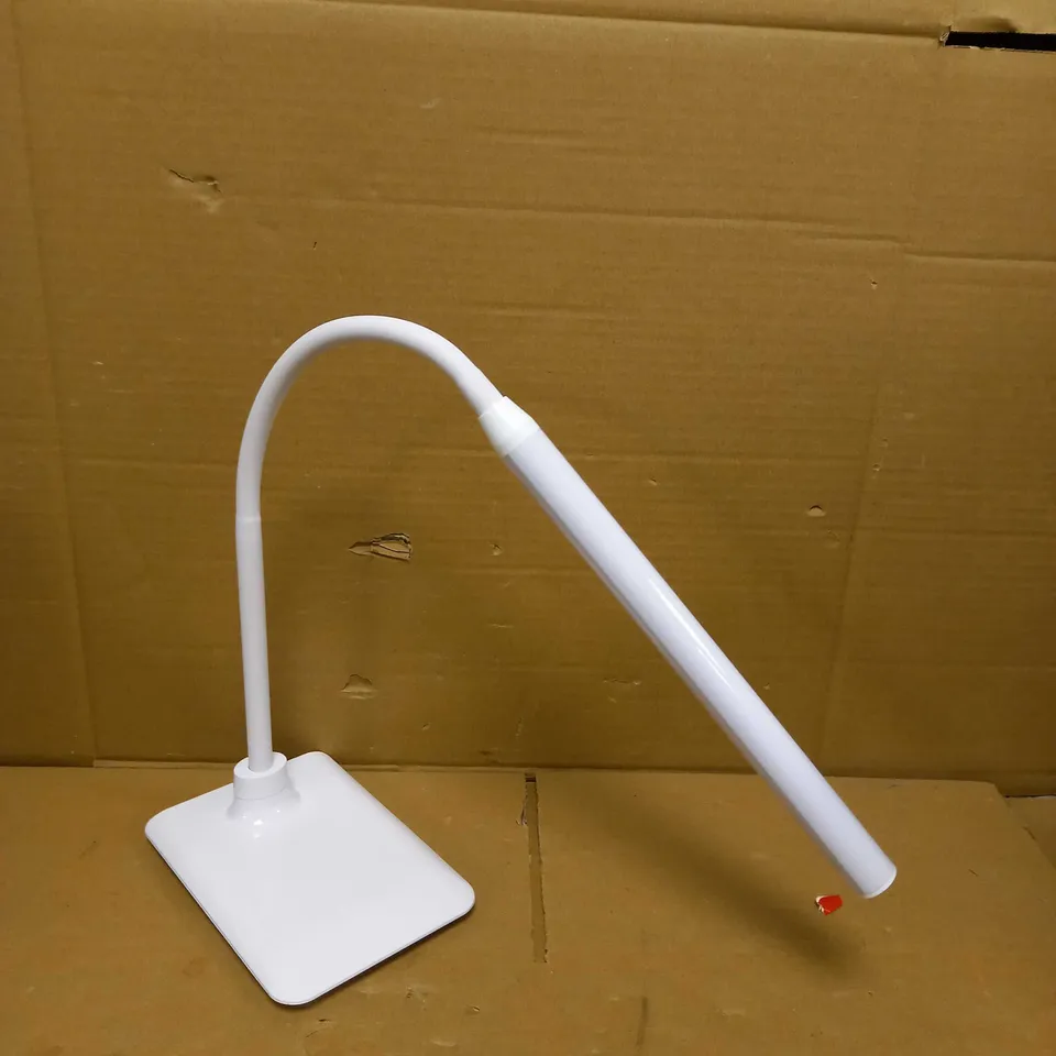 DAYLIGHT LED DESK LIGHT 