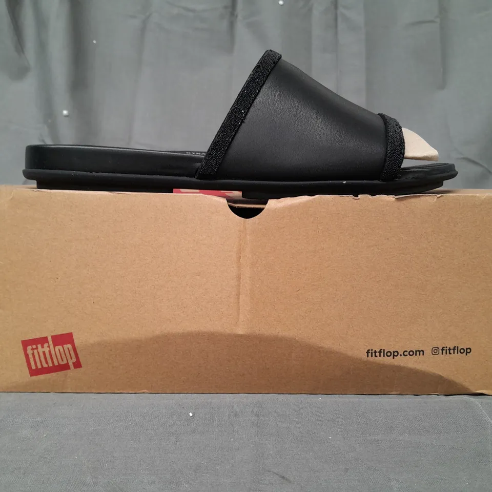 BOXED PAIR OF FITFLOP LEATHER SLIDES IN BLACK UK SIZE 7