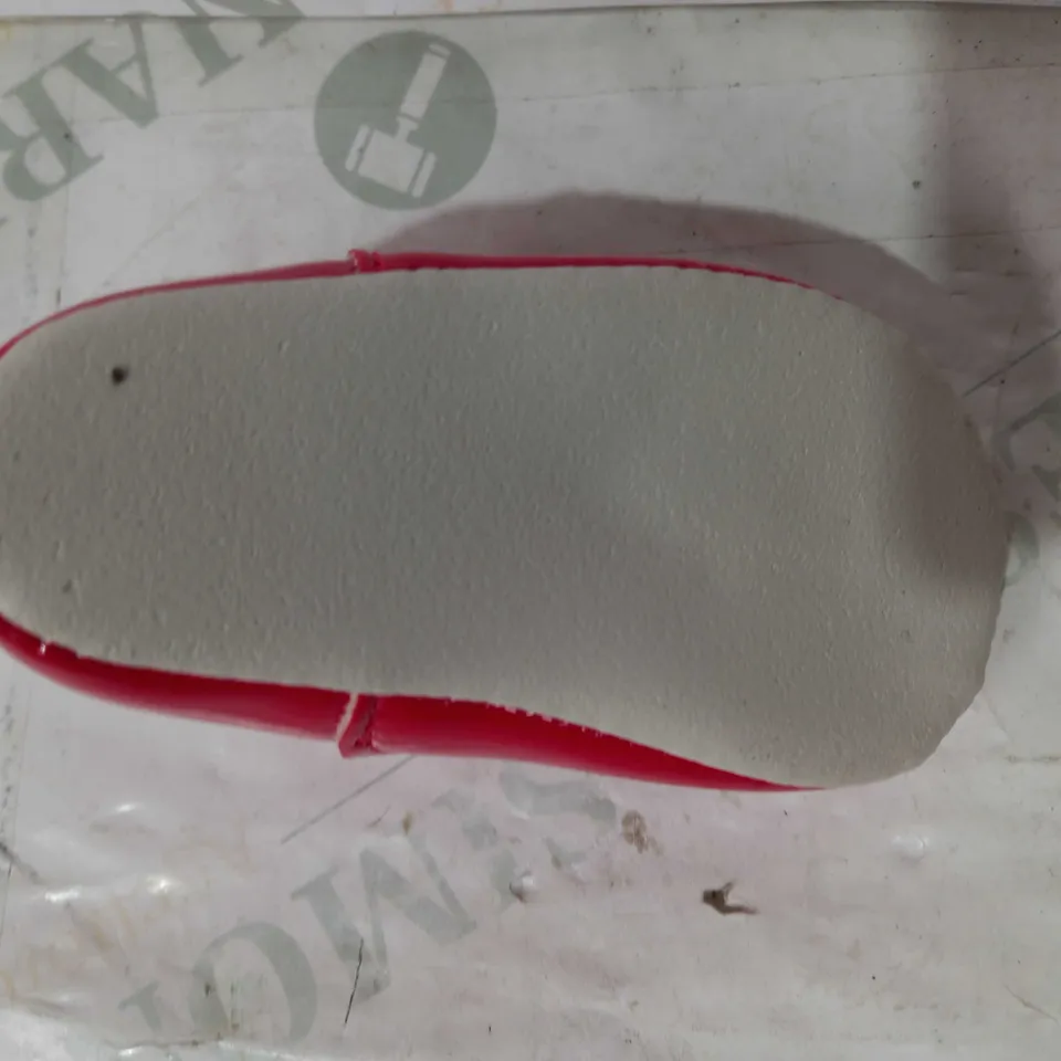 BOXED PAIR OF BABAN BABY SHOES WITH BOW IN RED UK SIZE 1